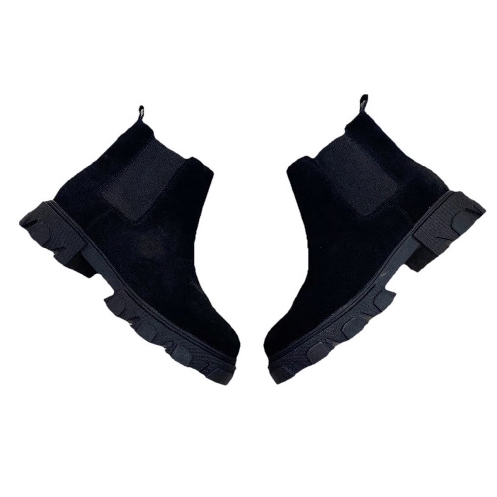 URBAN OUTFITTERS Suede Chelsea Lug Boots 9